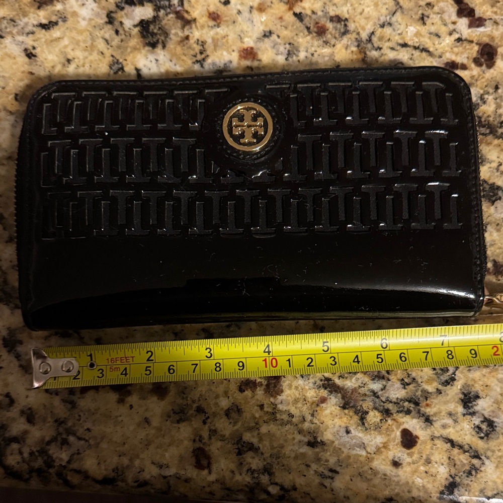 Tory Burch Black and Gold Embossed Wallet - Picture 9 of 10